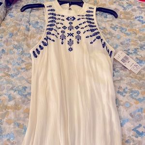 Womens Junior Splendid Brand Vanilla Color Tunic with Navy Blue Embroidery, S